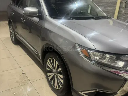 Mitsubishi Outlander 2019 года за 11 500 000 тг. в Актобе – фото 6