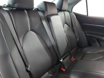 Toyota Camry 2019 года за 13 300 000 тг. в Шымкент – фото 19