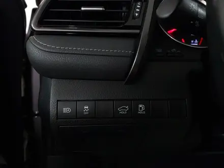 Toyota Camry 2019 года за 13 300 000 тг. в Шымкент – фото 20