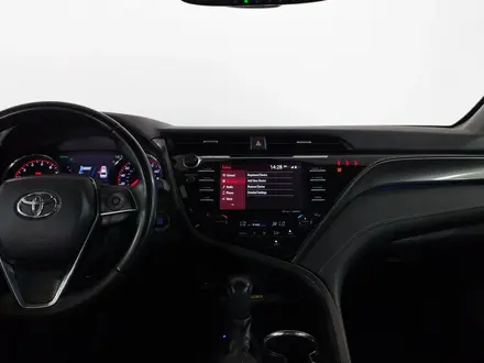 Toyota Camry 2019 года за 13 300 000 тг. в Шымкент – фото 14