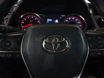 Toyota Camry 2019 года за 13 300 000 тг. в Шымкент – фото 24