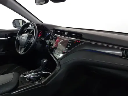 Toyota Camry 2019 года за 13 300 000 тг. в Шымкент – фото 15