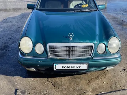 Mercedes-Benz E 230 1997 года за 2 600 000 тг. в Павлодар