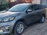 Kia Sorento 2018 года за 9 800 000 тг. в Уральск – фото 2