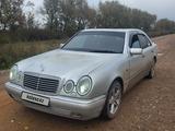 Mercedes-Benz E 200 1998 годаүшін2 700 000 тг. в Щучинск – фото 4