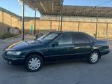 Toyota Camry 1997 года за 3 600 000 тг. в Шымкент – фото 2