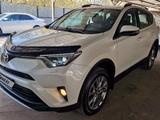 Toyota RAV4 2017 года за 15 300 000 тг. в Алматы – фото 3