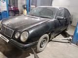 Mercedes-Benz E 200 1997 годаүшін850 000 тг. в Петропавловск – фото 3