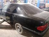 Mercedes-Benz E 200 1997 годаүшін850 000 тг. в Петропавловск – фото 4