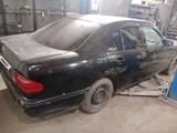 Mercedes-Benz E 200 1997 годаүшін850 000 тг. в Петропавловск – фото 5