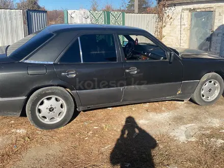 Mercedes-Benz E 260 1992 года за 1 300 000 тг. в Актобе – фото 2