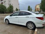 Hyundai Solaris 2012 года за 2 600 000 тг. в Актобе – фото 4
