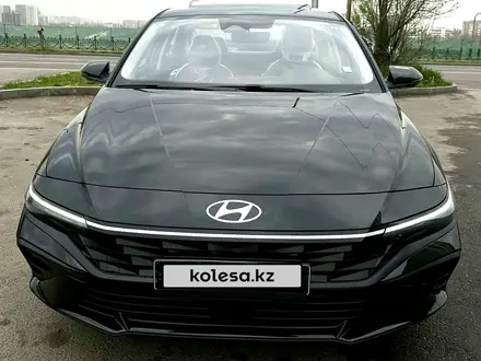 Hyundai Elantra 2023 года за 9 350 000 тг. в Алматы – фото 2