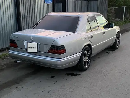 Mercedes-Benz E 280 1995 года за 2 300 000 тг. в Караганда – фото 2