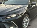 Toyota Camry 2023 года за 14 900 000 тг. в Алматы – фото 7