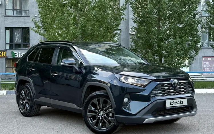 Toyota RAV4 2020 года за 15 800 000 тг. в Астана