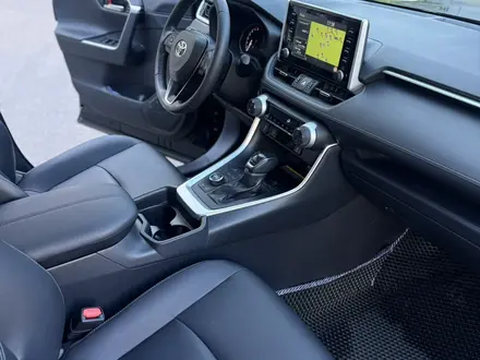 Toyota RAV4 2020 года за 15 800 000 тг. в Астана – фото 20