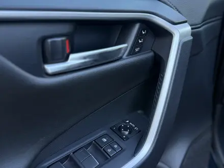 Toyota RAV4 2020 года за 15 800 000 тг. в Астана – фото 26
