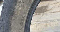 Bridgestone 2 штуки в хорошем состоянии, 215/55/17 за 19 000 тг. в Уральск – фото 4