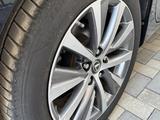 Bridgestone 2 штуки в хорошем состоянии, 215/55/17 за 19 000 тг. в Уральск