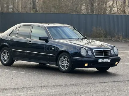 Mercedes-Benz E 230 1996 года за 2 650 000 тг. в Астана – фото 45