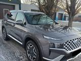 Hyundai Santa Fe 2023 годаүшін18 500 000 тг. в Семей