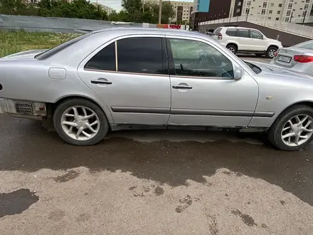 Mercedes-Benz E 320 1997 года за 2 500 000 тг. в Караганда – фото 4