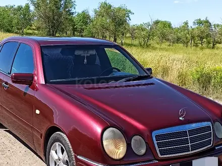 Mercedes-Benz E 230 1996 года за 3 500 000 тг. в Караганда – фото 3