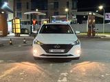 Hyundai Accent 2021 года за 7 650 000 тг. в Актобе – фото 2