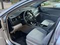 Toyota Camry 2016 года за 5 800 000 тг. в Атырау – фото 4