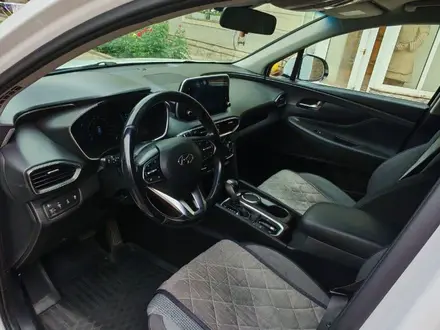 Hyundai Santa Fe 2020 года за 12 000 000 тг. в Алматы – фото 10