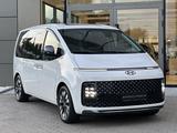 Hyundai Staria 2023 года за 22 300 000 тг. в Алматы – фото 3