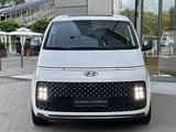 Hyundai Staria 2023 года за 22 300 000 тг. в Алматы – фото 2