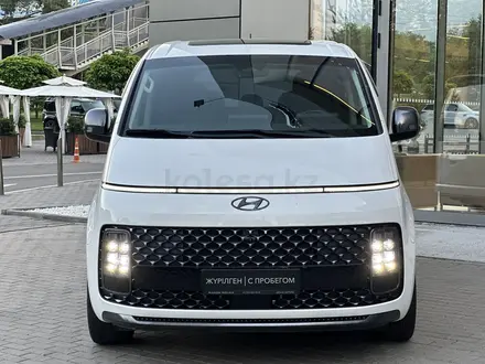 Hyundai Staria 2023 года за 22 300 000 тг. в Алматы – фото 2