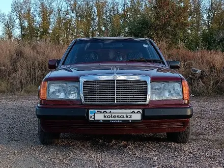 Mercedes-Benz E 230 1991 года за 1 450 000 тг. в Караганда – фото 2