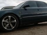Audi A8 1995 годаүшін3 500 000 тг. в Шу
