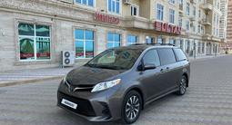 Toyota Sienna 2018 года за 16 700 000 тг. в Актау