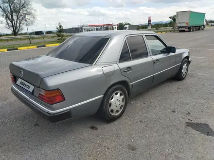 Mercedes-Benz E 200 1991 года за 1 800 000 тг. в Талдыкорган – фото 7