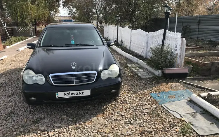 Mercedes-Benz C 240 2000 года за 2 500 000 тг. в Осакаровка