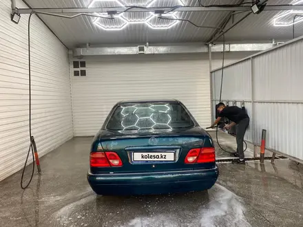 Mercedes-Benz E 320 1996 года за 2 600 000 тг. в Балхаш – фото 20