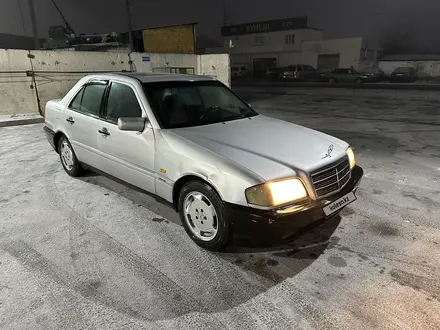 Mercedes-Benz C 200 1995 года за 1 150 000 тг. в Тараз – фото 3