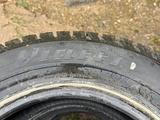 Зимние шины R16 215/65 в ОТЛИЧНОМ состоянии за 15 000 тг. в Уральск – фото 4