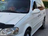 Kia Carnival 2002 годаүшін1 200 000 тг. в Сарыагаш
