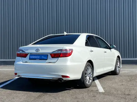 Toyota Camry 2017 года за 11 900 000 тг. в Шымкент – фото 3