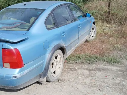 Volkswagen Passat 1997 года за 1 100 000 тг. в Семей – фото 3