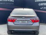 Toyota Camry 2015 года за 8 790 000 тг. в Актобе – фото 4