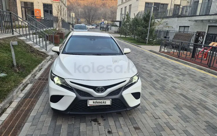 Toyota Camry 2018 года за 11 750 000 тг. в Алматы