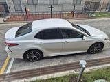 Toyota Camry 2018 года за 11 750 000 тг. в Алматы – фото 3