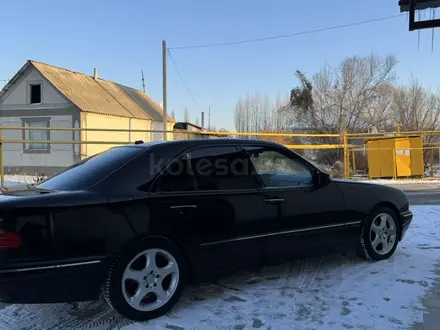 Mercedes-Benz E 320 2001 года за 5 000 000 тг. в Тараз – фото 2