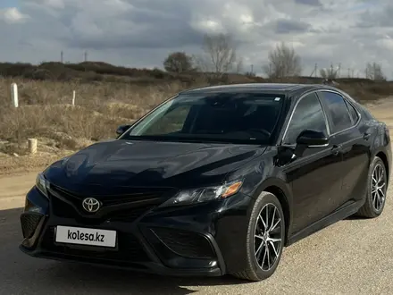 Toyota Camry 2021 года за 12 250 000 тг. в Актобе – фото 6